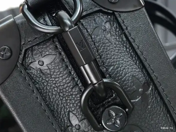 LOUIS VUITTON BOX 0702